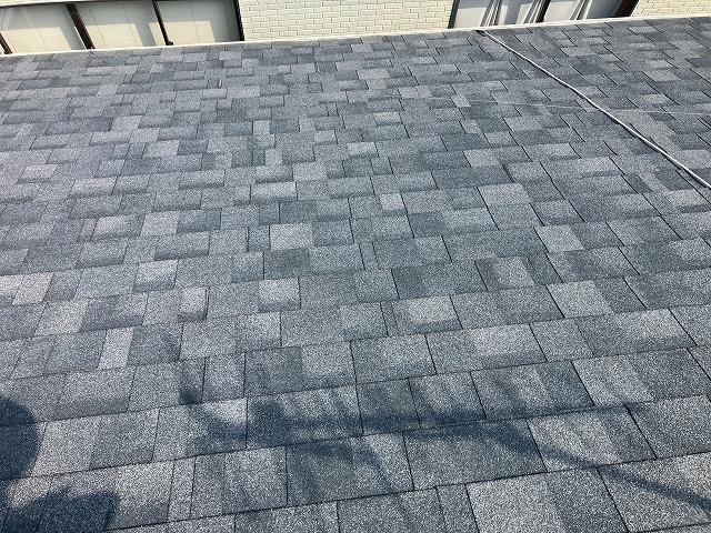 岐阜市でアスファルトシングルの点検、はがれやめくれ、飛散するリスクもありました